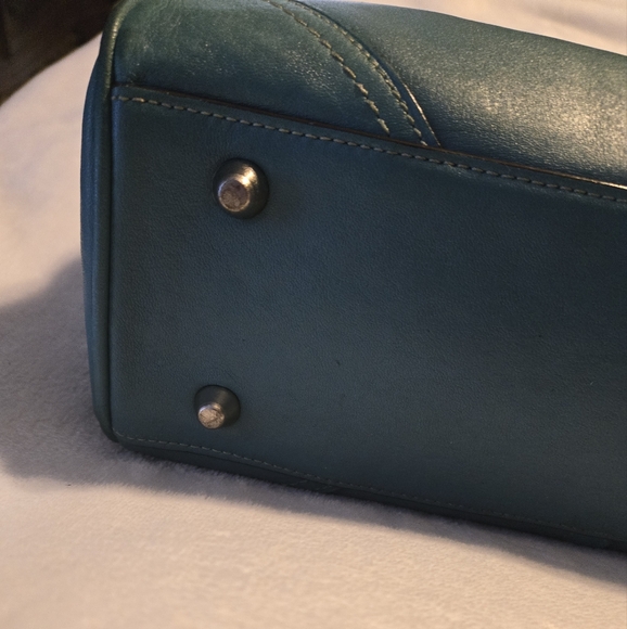 Coach Hampton Blue Leather Shoulder Bag with Gold Accents - Picture 10 of 13